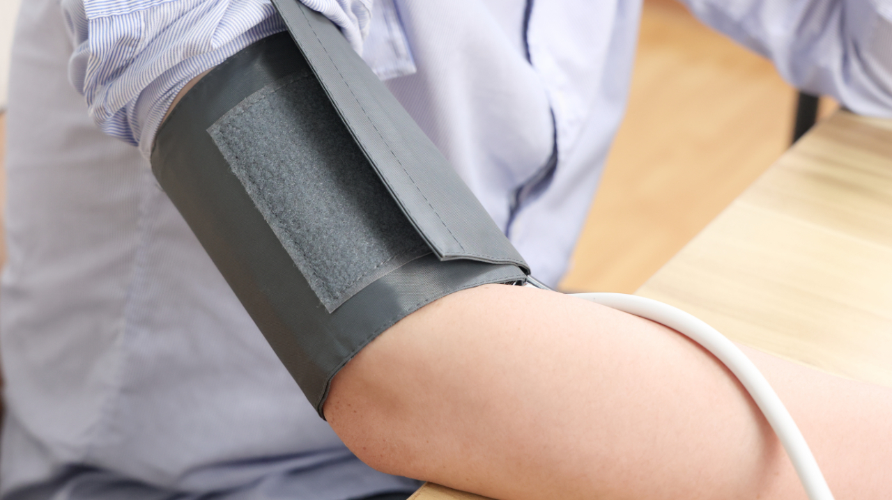 喝洋葱水能降血压吗,70岁老人吃洋葱能下降高血压吗