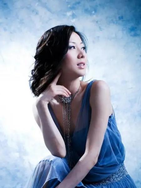 人体模特汤加丽：与丈夫离婚，遭父亲嫌弃，46岁再给父母添心病