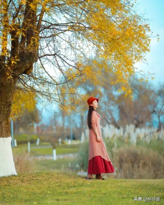 摆脱拍照尴尬六招万能拍照姿势,拍照不要用剪刀手姿势