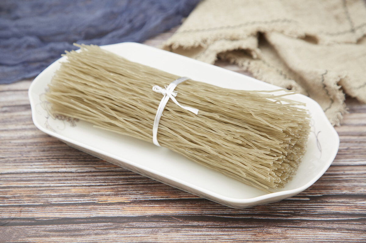 怎么鉴别粉条是纯红薯粉条,看看真假红薯粉条怎么辨别