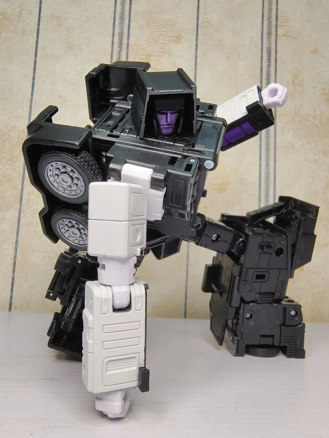 合体嘛，不寒碜——传世指挥官级汽车大师开箱测评