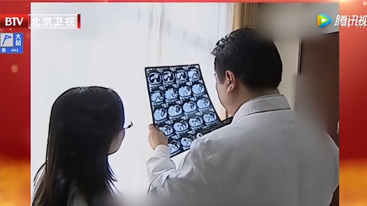 皮肤出现小疙瘩一抠一个小洞,身上出现这些小疙瘩请注意了