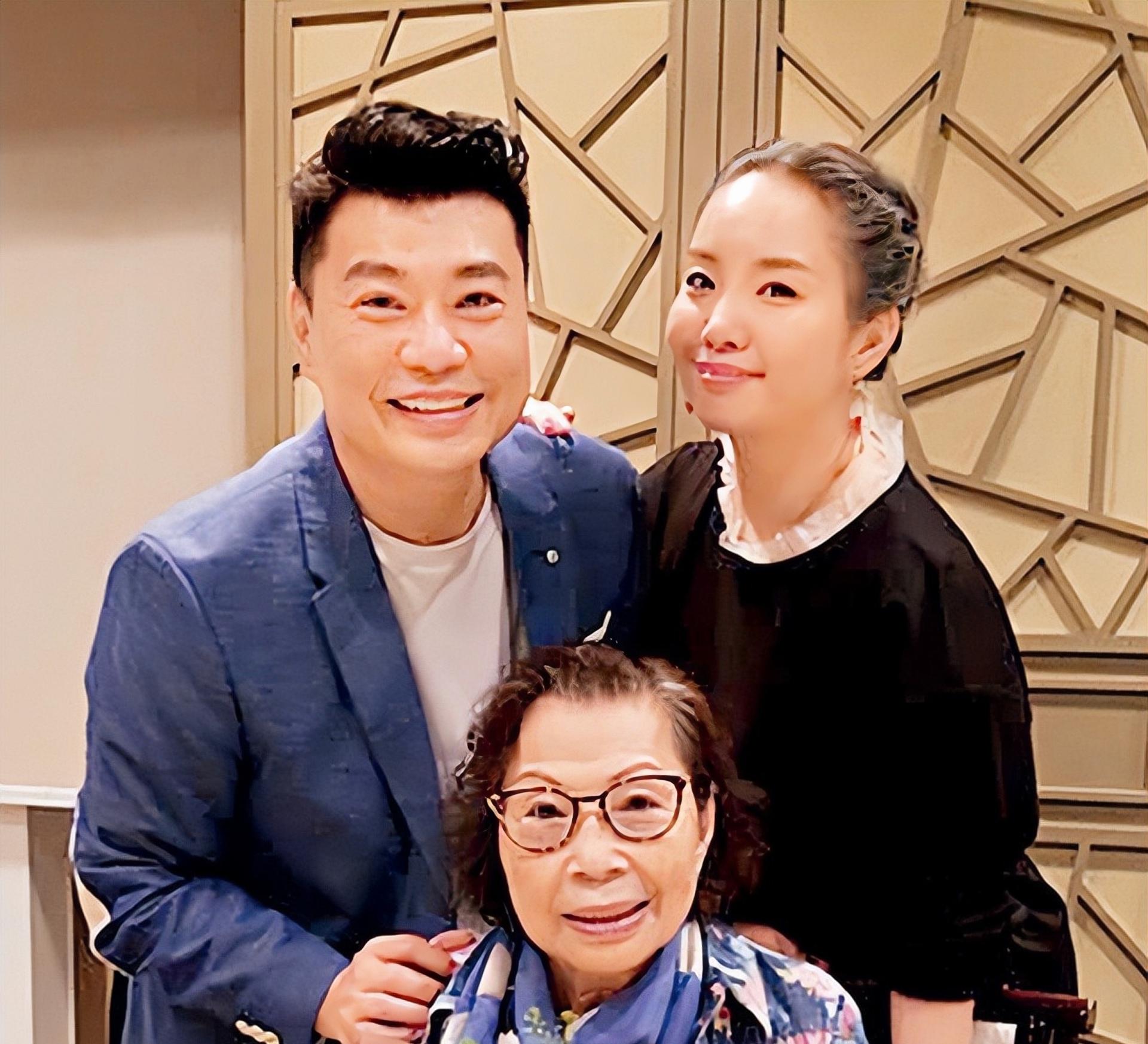 棣欐腐鐢锋槦鎭嬫儏鏇濆厜,棣欐腐鍦堝濂冲弸