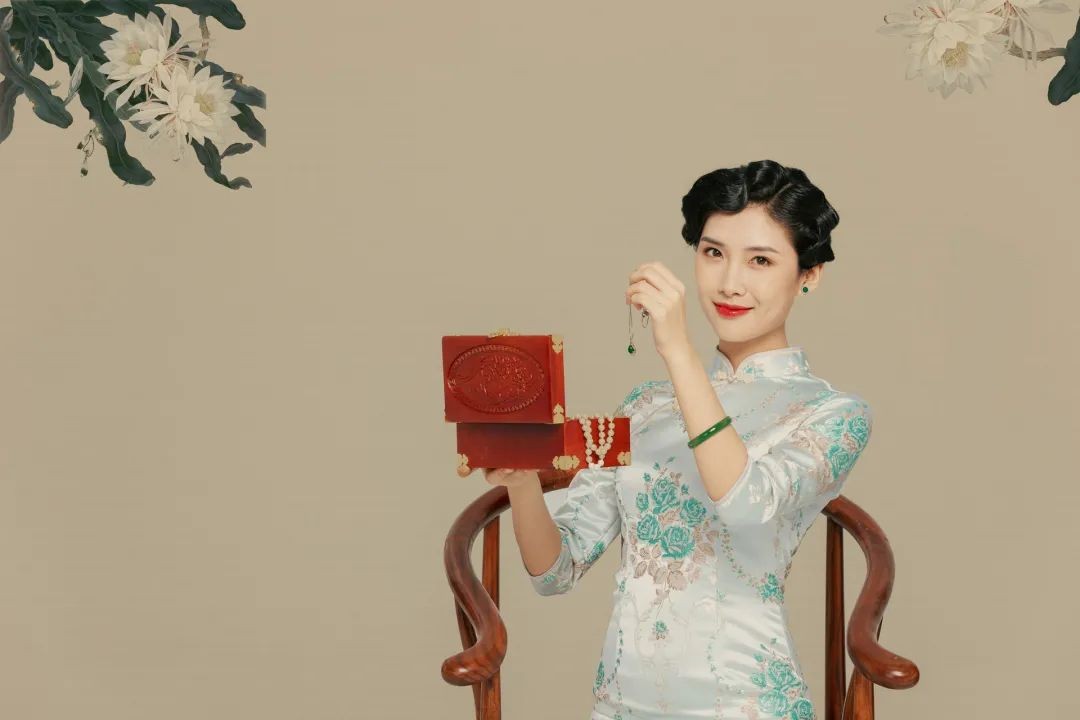 国潮旗袍和其它旗袍有什么不一样,中国式旗袍极具吸引力的东方美