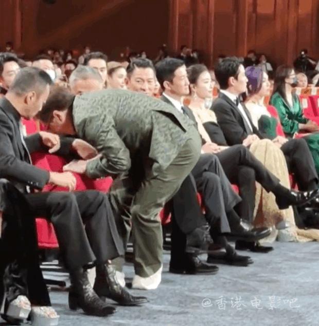 吴京黄渤成龙颁奖晚会,黄渤沈腾忘词完整版