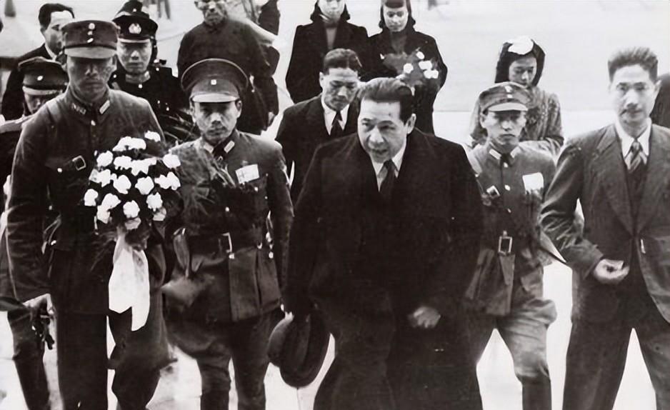 他是二号大汉奸，曾任代主席，枪决后妻子逃国外，儿子后来如何？