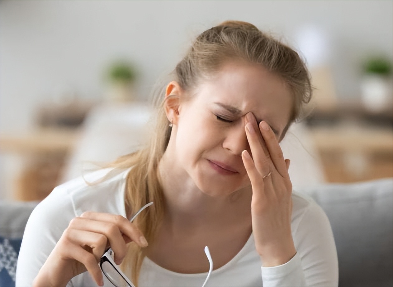 女人每天吃一粒维生素b1作用,女子每天坚持吃维生素b12