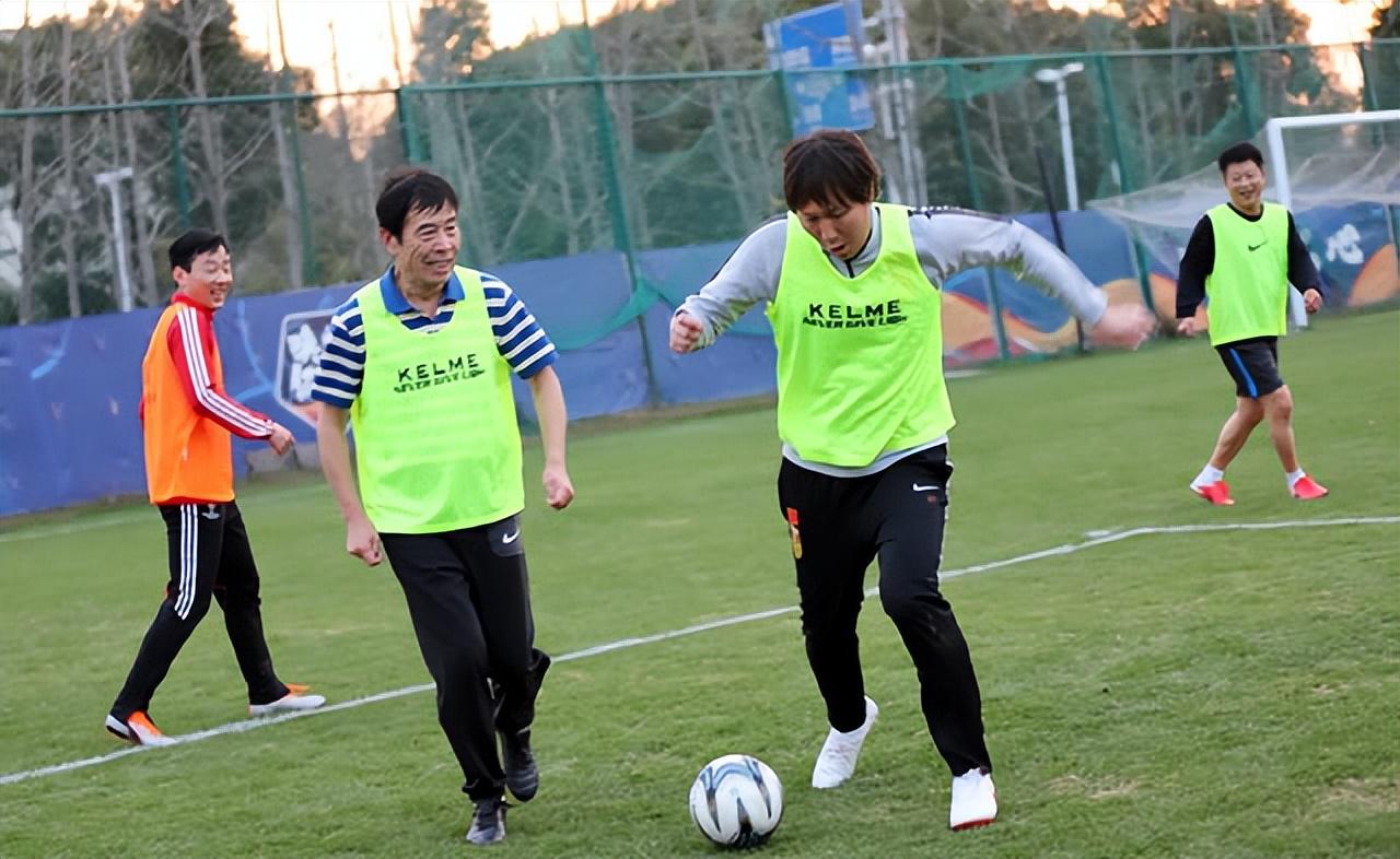 解散中超联赛,重庆足球队解散原视频