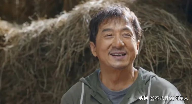 景甜悲伤蛙双眼皮照片,明星割双眼皮前后对比图