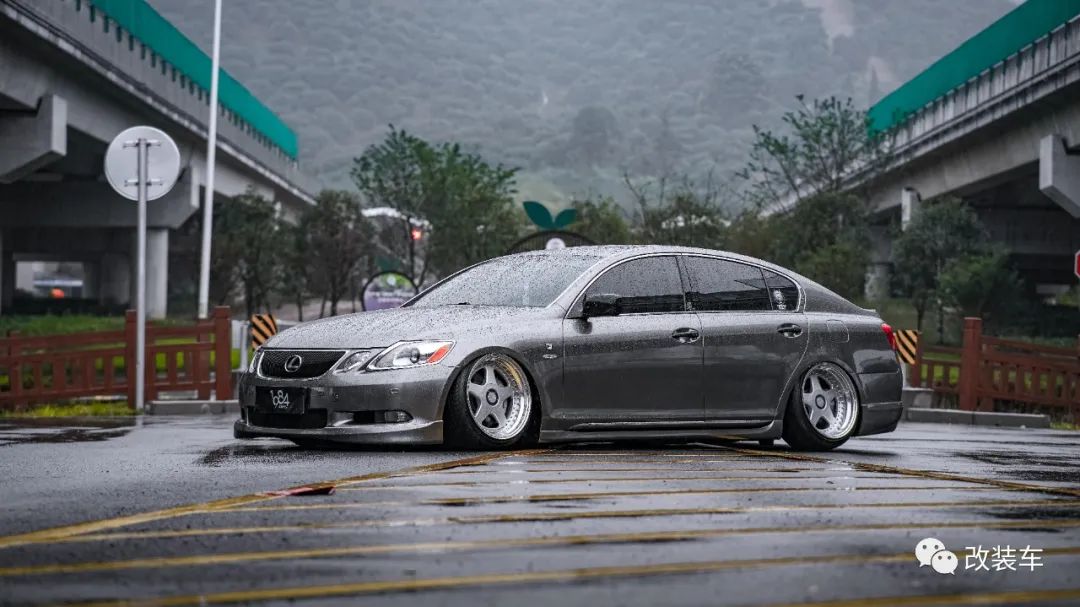 雷克萨斯gs300亮黑改装案例,本田思域适合刚毕业开吗