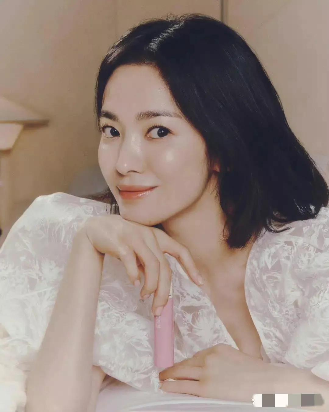 刘亦菲宋轶蓝色礼服,刘亦菲和宋轶谁更美