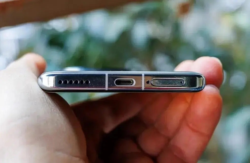 从5499元跌至3899元，IP68防水+100倍变焦，高端旗舰重回低价