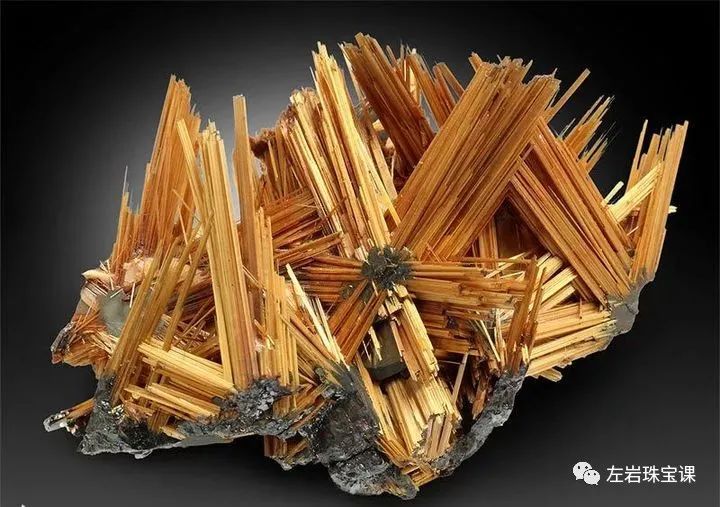 左岩的最新图片,真正的超七水晶是什么样