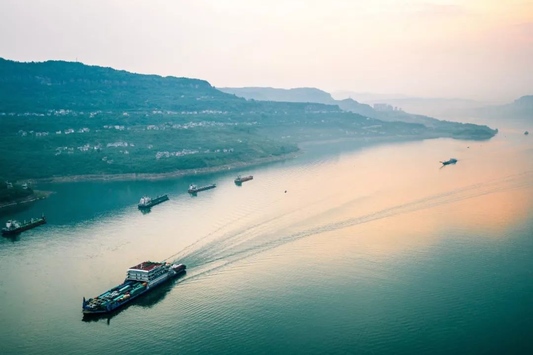 关于江的诗词大全简短,带有江的诗词大全100首