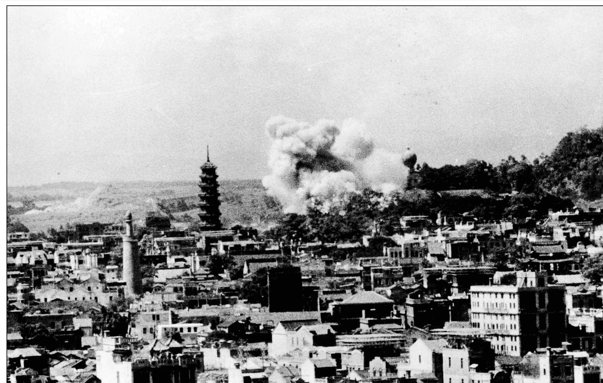 日军当着国军的面杀俘虏,日军侵华兽行