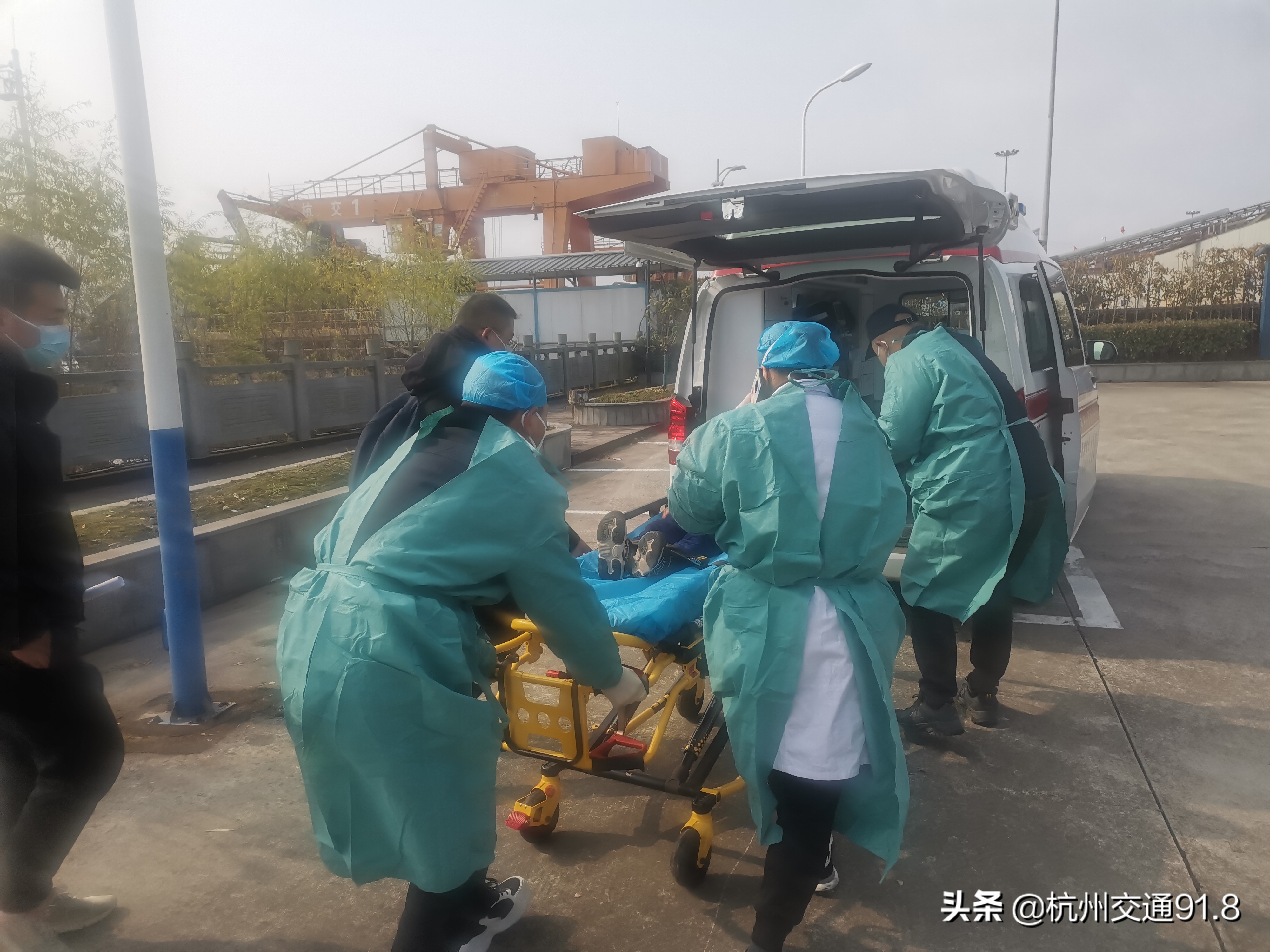 江心岛上儿童腹泻虚脱港航水警卫健联合救护