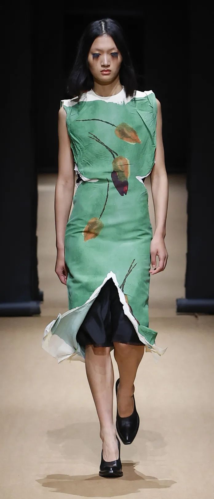 在Prada的戏梦中，以对立之境现原生之美