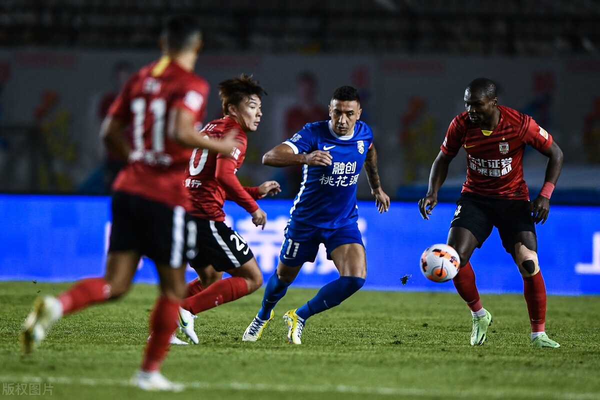 中超最新积分榜武汉三镇上港,中超三镇夺冠