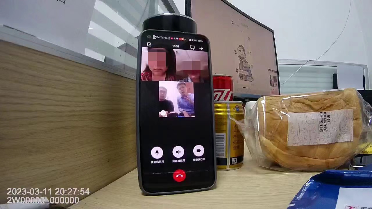 【城阳融媒讯】网上找中介私下换汇险被骗,民警跨国视频调解,45万元现金完璧归赵!