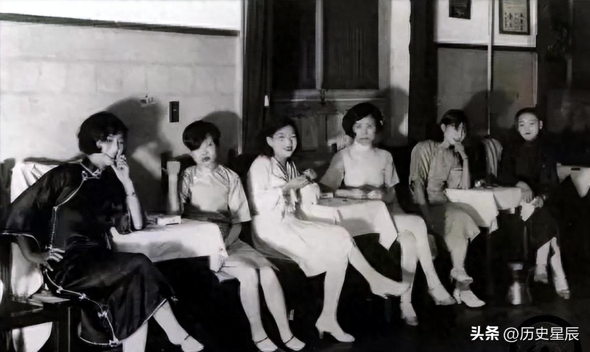 【晚清*楼青**旧影】*楼青**女媚态百出，丰乳肥臀，风情难挡！