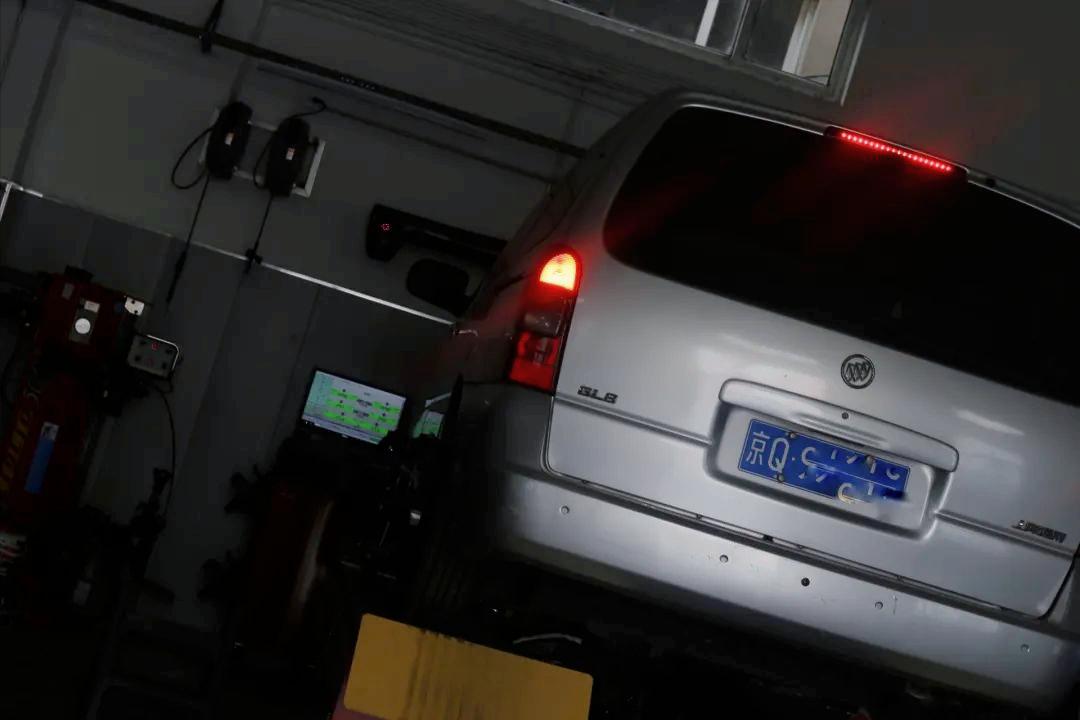 12款经典gl8车身翻新,怪兽修车老车翻新