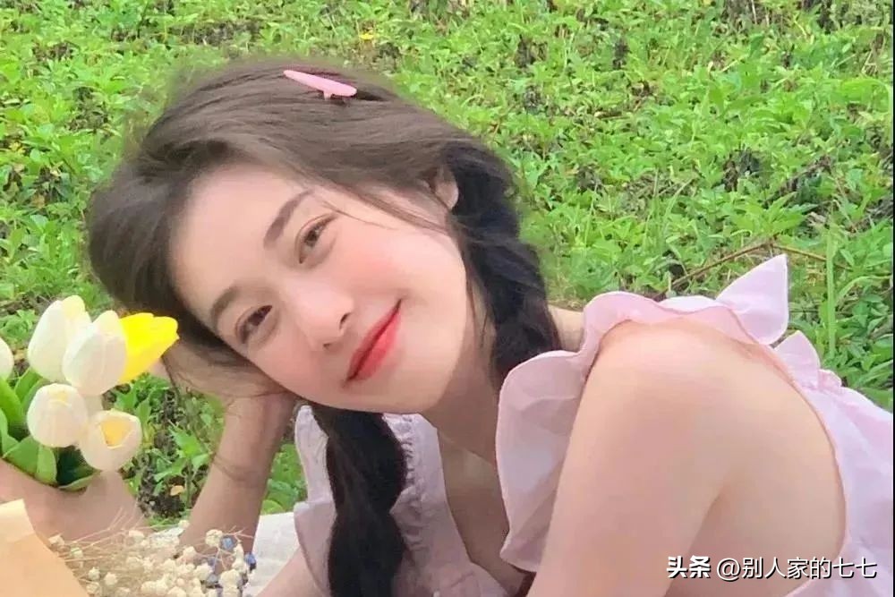 女人暗恋你的三个征兆,女人暗恋你的三个表现男人们注意