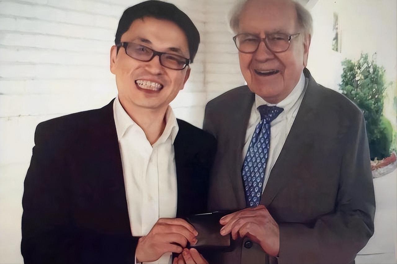 从学渣到投资大神,回报率比巴菲特还高,5000亿资产如今巨亏裁员