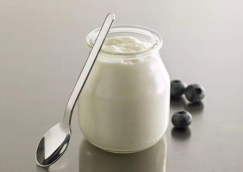 坚持喝酸奶身体有哪些变化,坚持每天早上喝酸奶会怎么样