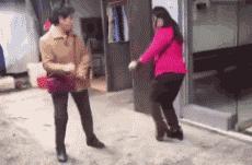 女性生殖期挺短的，为何还要经历更年期？或是为了帮助人类进化