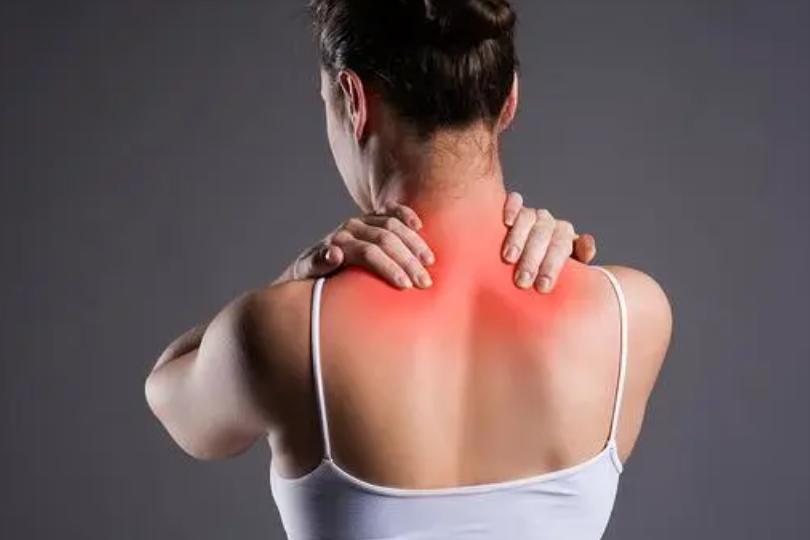 肩背疼痛的中医疗法,宅家久了背部酸痛怎么办