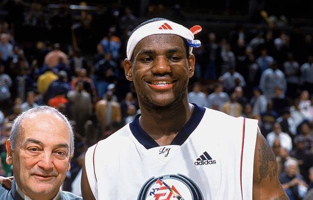 詹姆斯会在湖人退役吗,湖人四连败詹姆斯谈退役