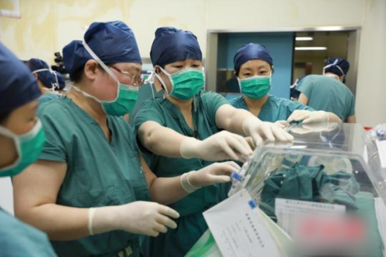 外婆的子宫孕育外孙！2015年，女子移植母亲子宫，4年后生下男婴