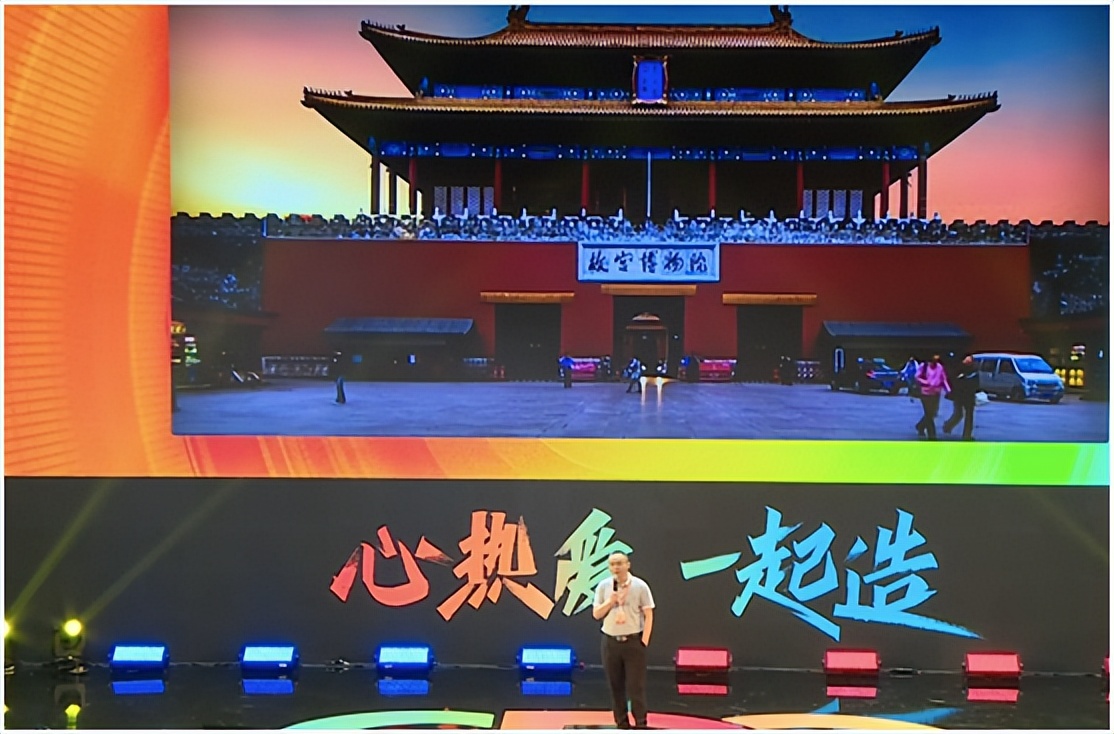 摆地摊卖抹布的小伙子被收保护费,卖毛巾摆地摊小伙子