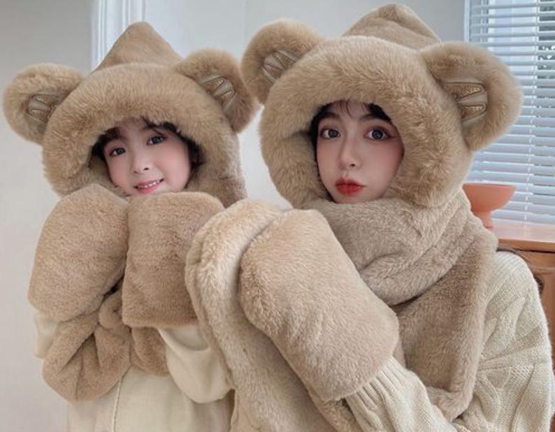 送礼送帽子，今年探亲拜访新潮流