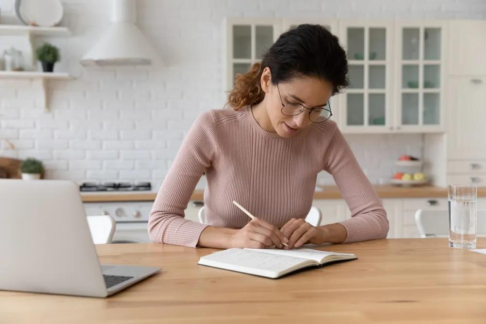 肚子上的游泳圈吃什么可以减掉,肚子上的游泳圈为什么那么难消