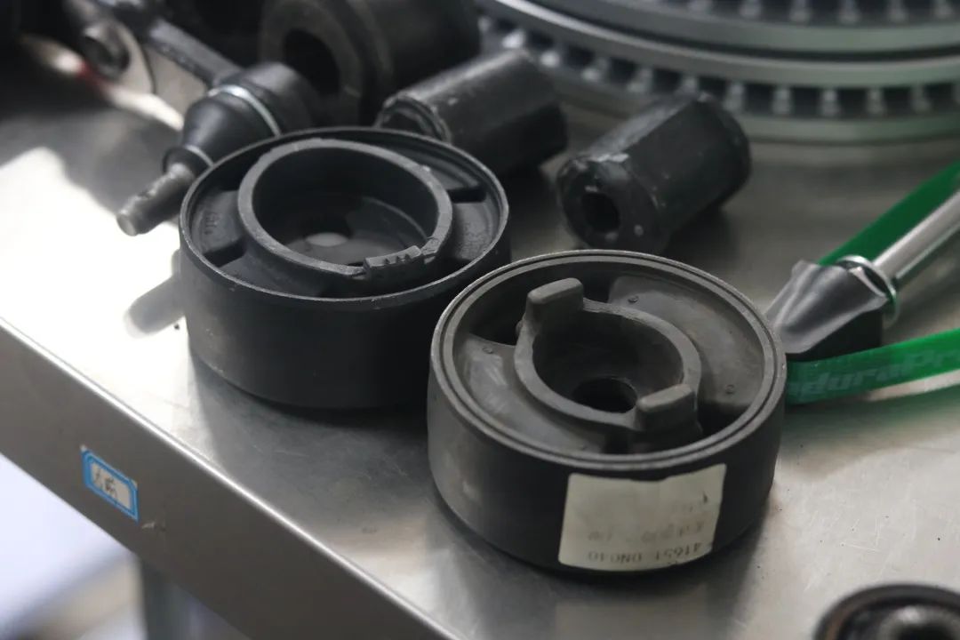 13代半皇冠底盘松散回炉重造,十三代皇冠彻底整备