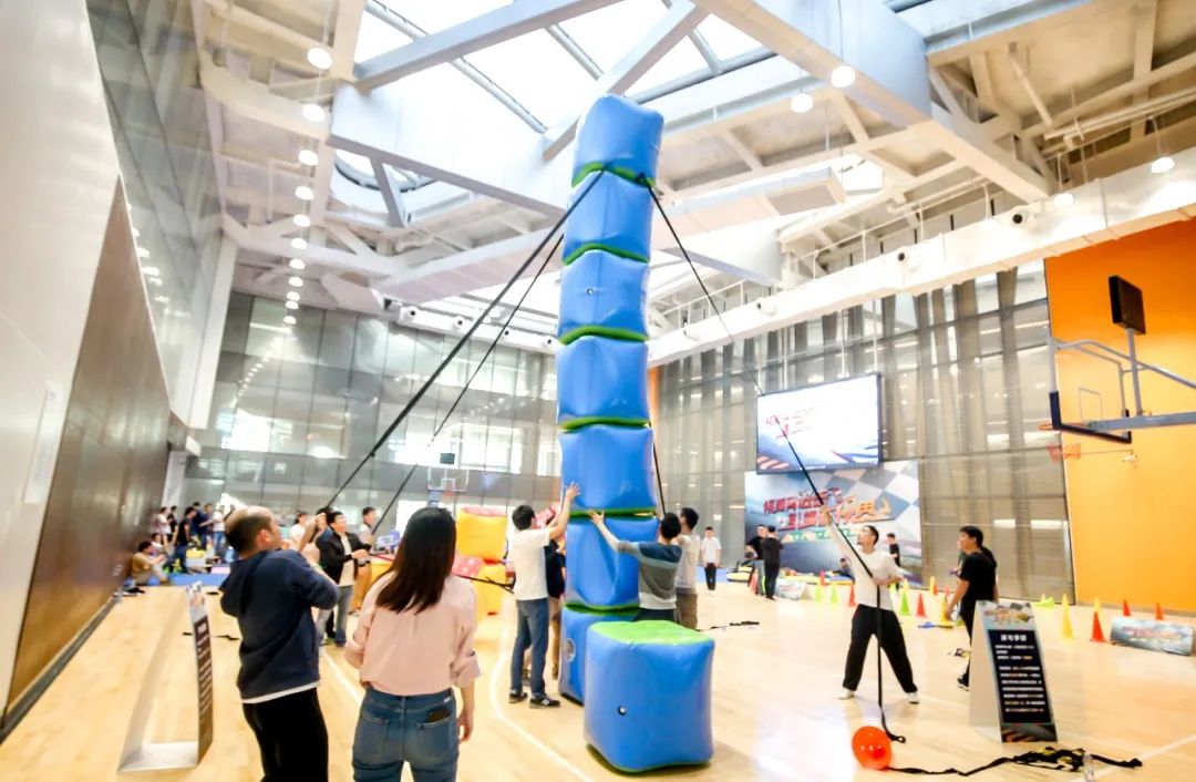 团建趣味飞机游戏怎么玩,趣游研学营