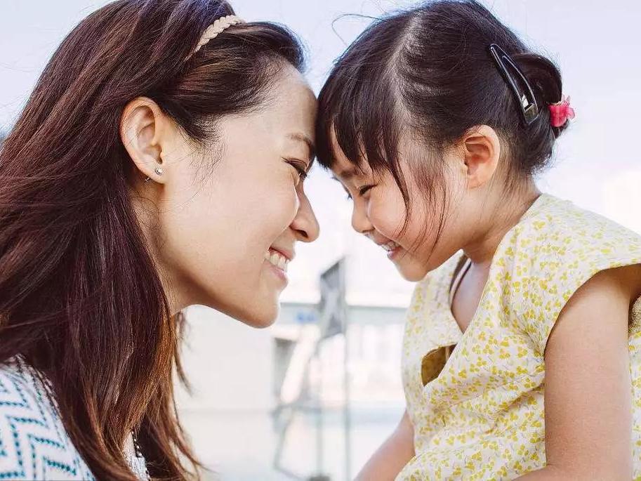 女孩初次来“例假”时，妈妈要告诉她这3件事，孩子或会感谢你！