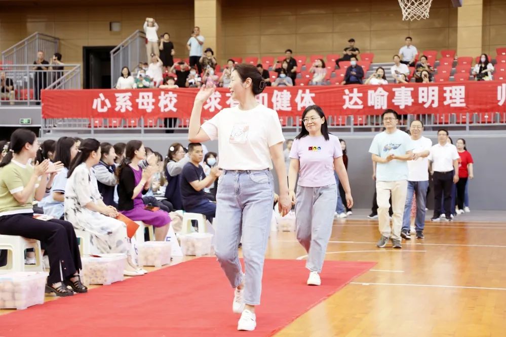 鎰熸仼鎴愰暱鏀鹃姊︽兂姣曚笟姹囨紨,鎰熸仼鎴愰暱姣曚笟鍏哥ぜ鑺傜洰