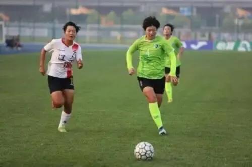 历城二中女足代表中国参赛,恭贺济南历城二中女足夺世界冠军