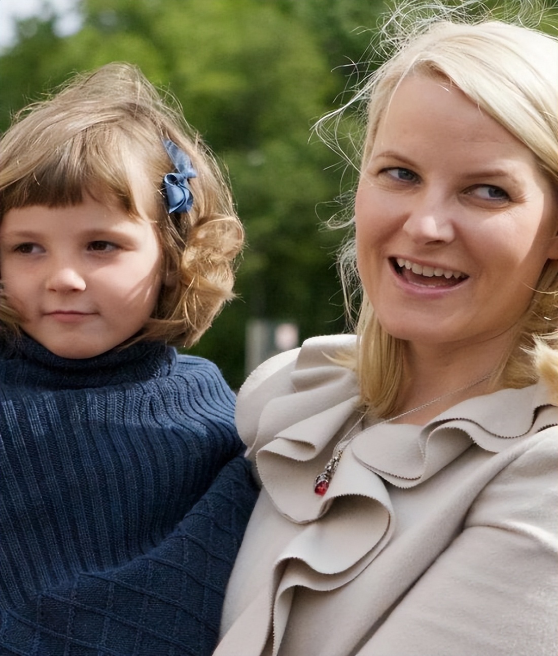 挪威公主：被称“全球最美”公主，17岁开战机跳高楼，未来是女王