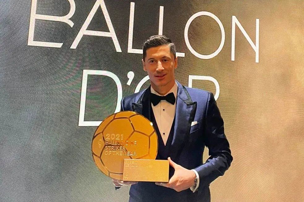 莱万多夫斯基属于巨星吗,莱万多夫斯基加盟巴萨吗