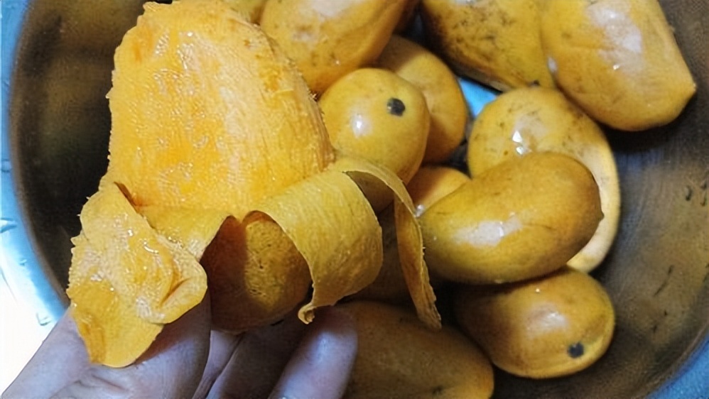 芒果怎样剥皮最方便且不脏手,芒果怎么吃不脏手又好剥皮的方法