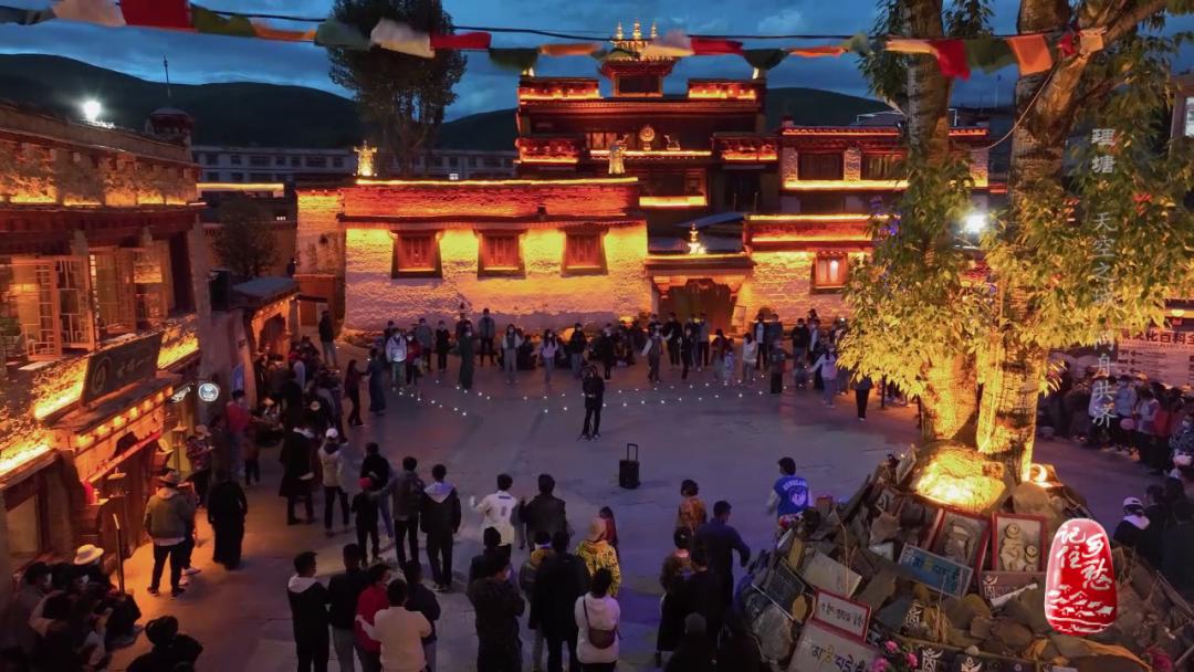 理塘天空之城照片,川西高原理塘