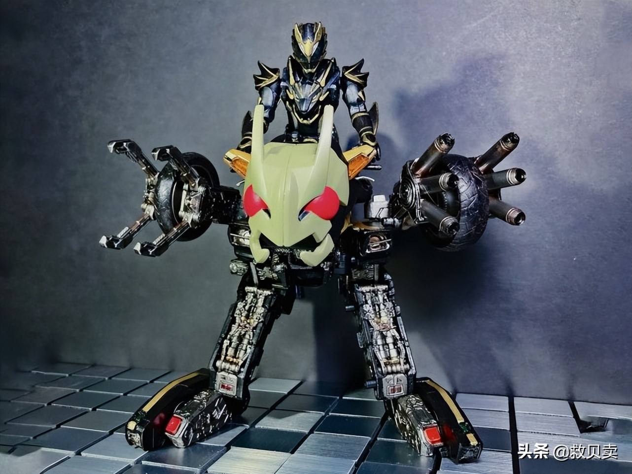 阿基蕾拉变身蜂后,改造人假面骑士手办