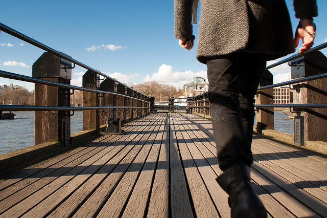 璐㈢粡鍗氫富鏈夊摢浜涚壒鐐瑰拰浼樺娍,绫讳技鑲＄エ鎶曡祫涓庤鐭ョ殑璐㈢粡鍗氫富