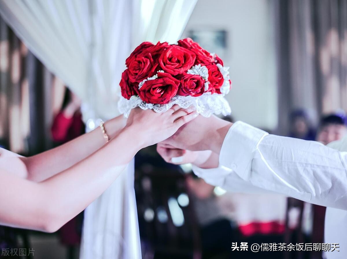 前男友的婚礼现场,他当着所有人的面说出我的秘密,我羞愧难当