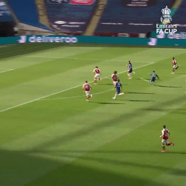 阿根廷门神马丁内斯:从英乙联赛到世界杯决赛的不可思议的旅程