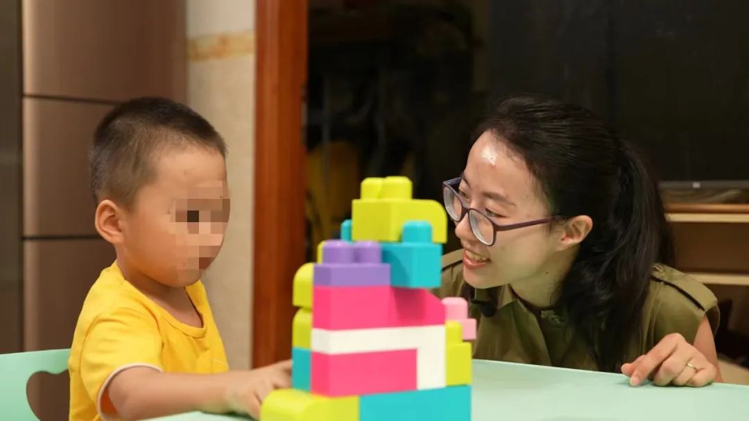 过去两年，这一国际项目试点东莞，为特殊家庭织出一张兜底的网