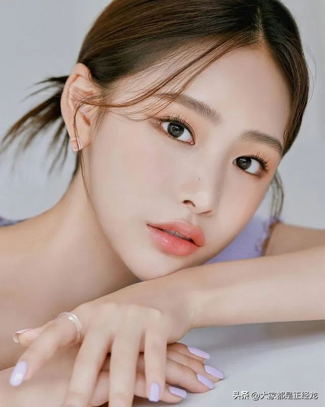 【ins推荐】韩国妹子jaeheeng，身材性感的大长腿美女模特